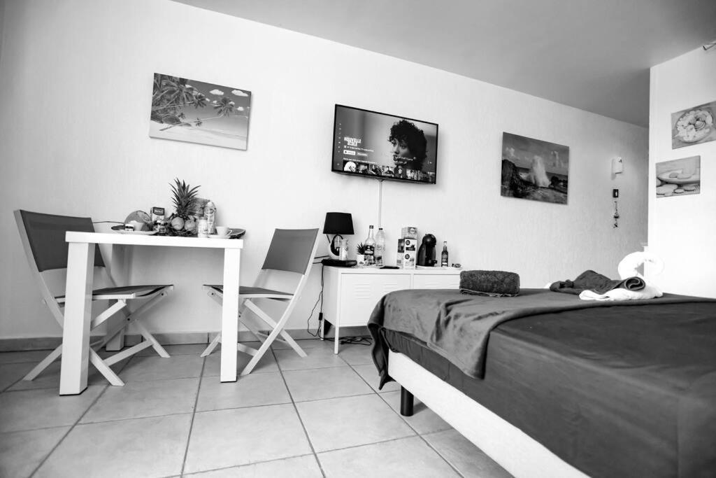 Paradis Studio & Plage A 1 Min Ле Госие Екстериор снимка